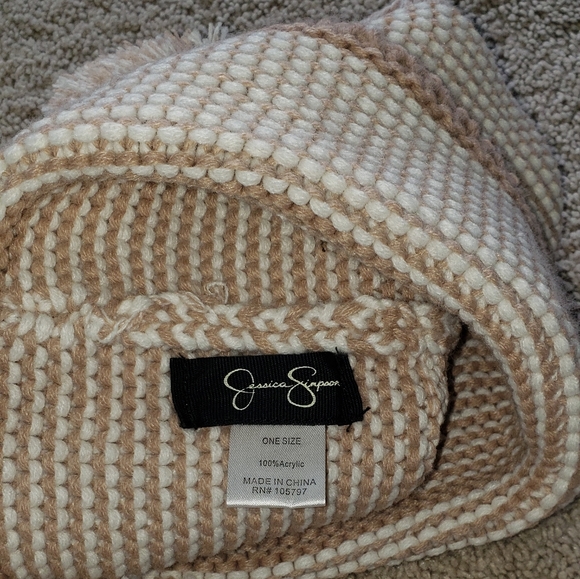 Jessica Simpson beanie & pop top set - Picture 3 of 5
